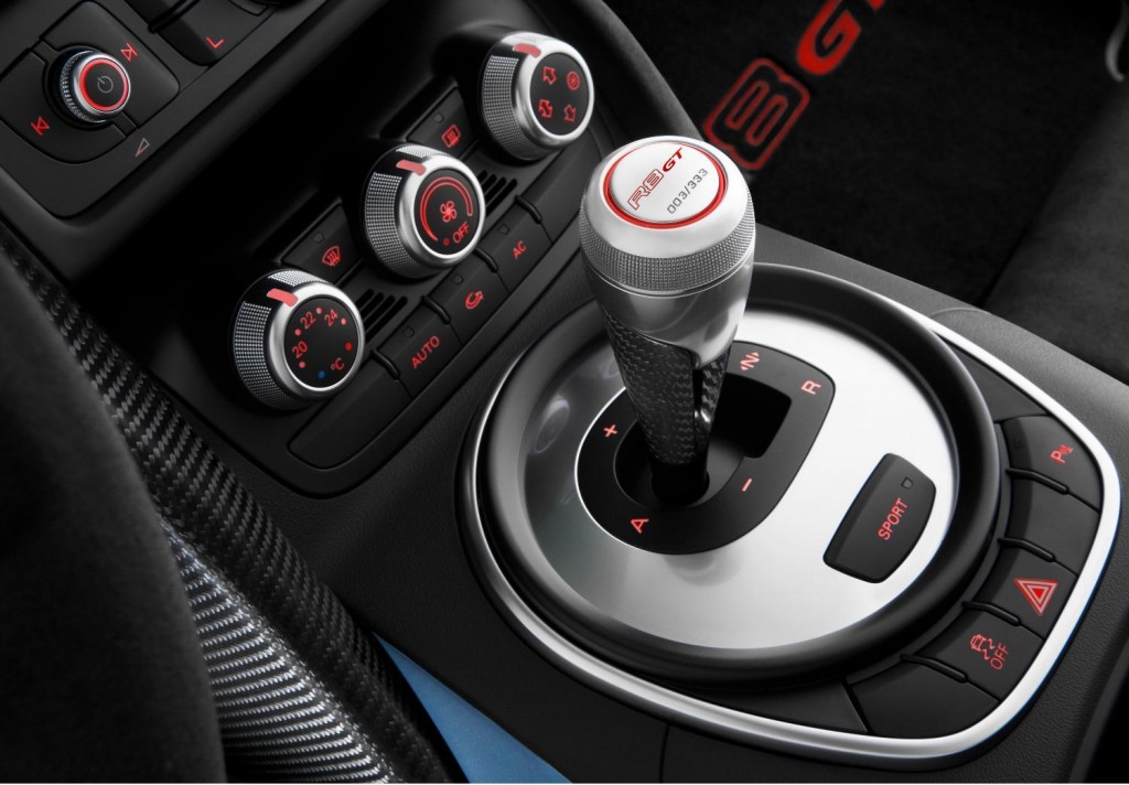 Gear changes in the R8 GT Spyder are handled by the R tronic sequential manual transmission