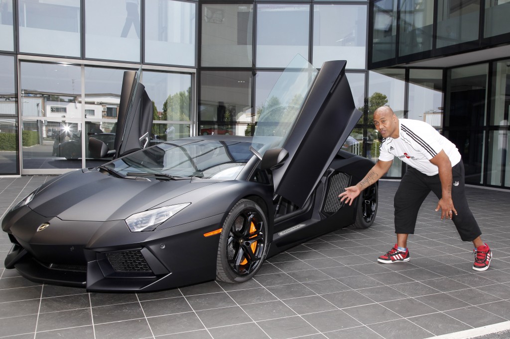 World rugby legend Jonah Lomu visits Lamborghini to see the new Aventador