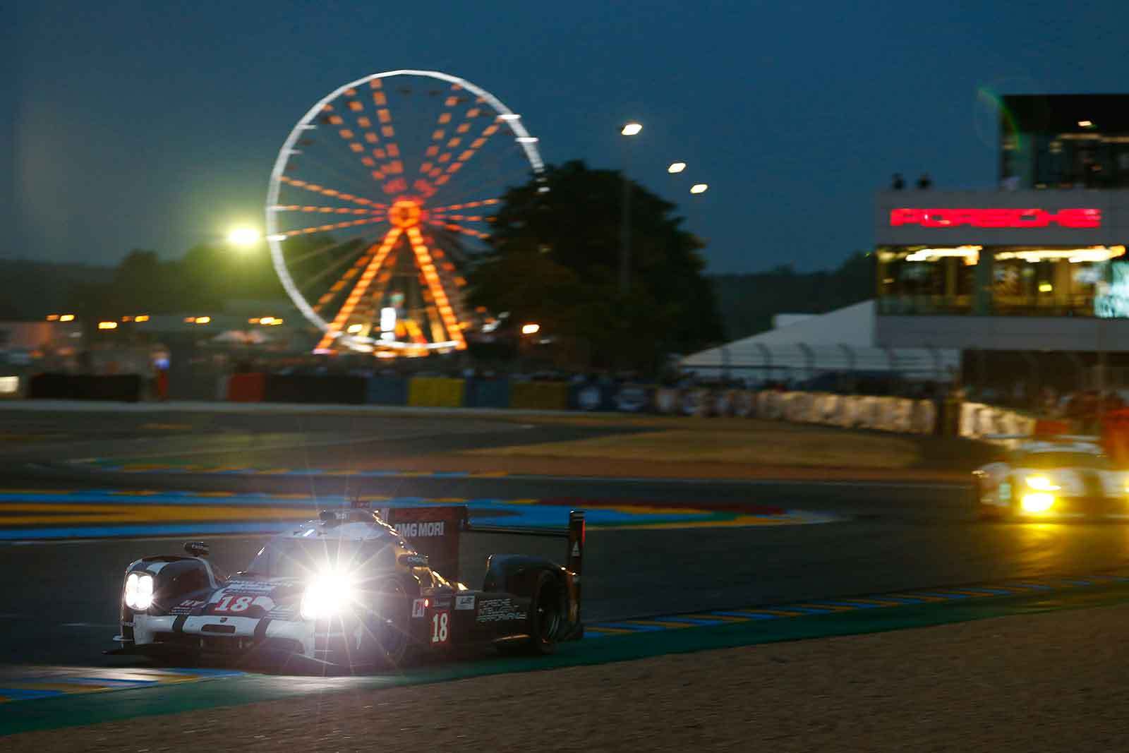 Le Mans Porsche 919 Hybrid qualifying at night (18), Porsche Team: Romain Dumas, Neel Jani, Marc Lieb