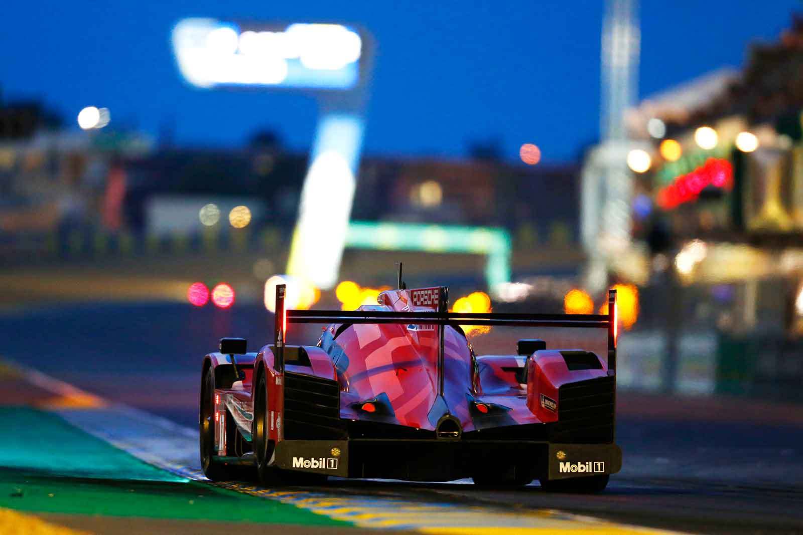 Porsche 919 Hybrid at night Le Mans 2015 Porsche 919 Hybrid (17), Porsche Team: Timo Bernhard, Mark Webber, Brendon Hartley