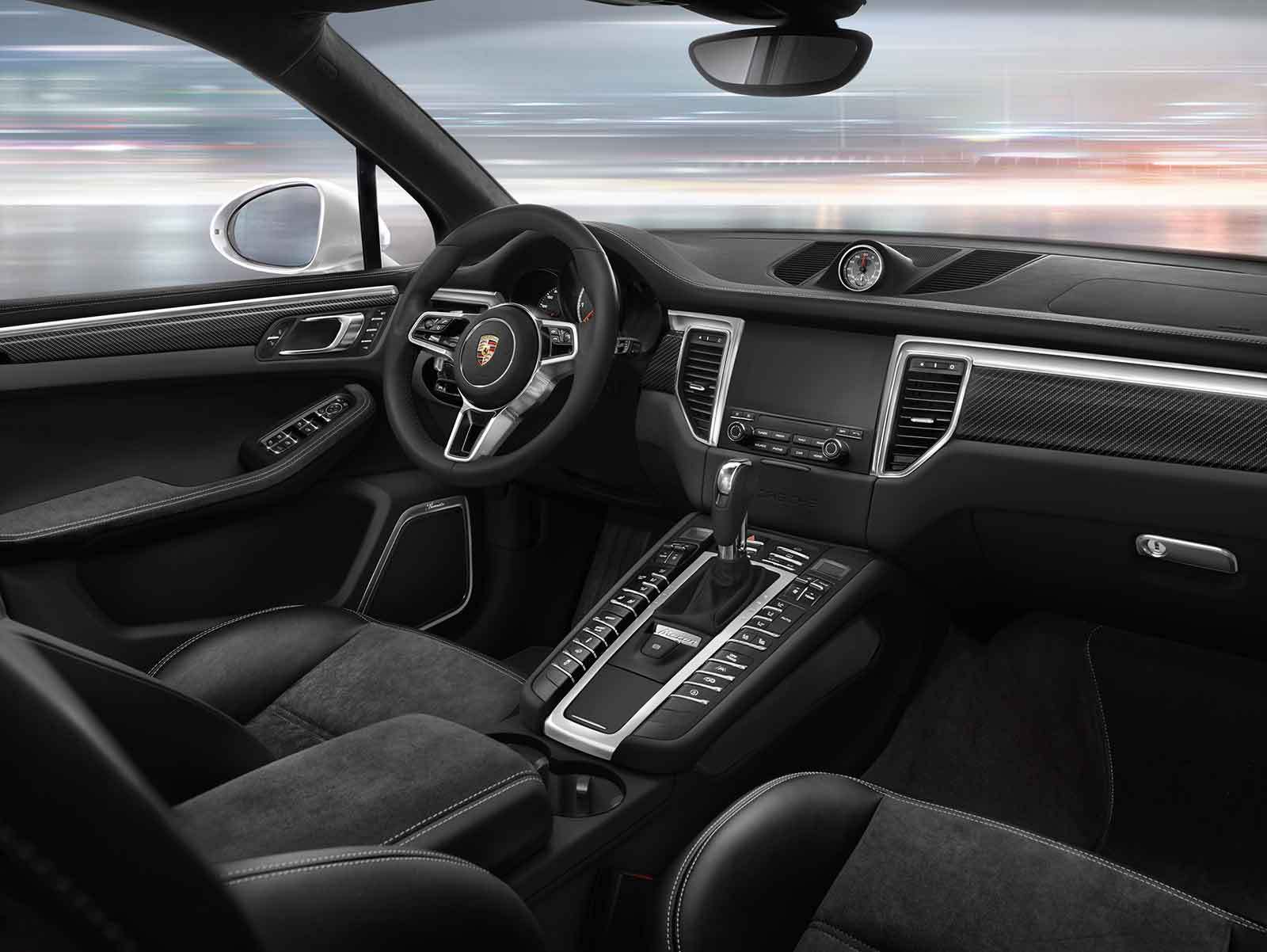 Porsche Macan Turbo dashboard